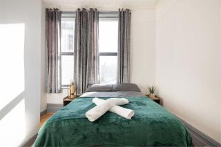 2A - Bright & Airy 2 Bed Flat - 20 Mins to Central - 0