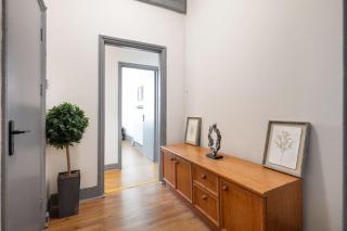 2A - Bright & Airy 2 Bed Flat - 20 Mins to Central - 7