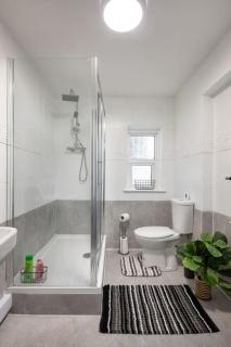 2A - Bright & Airy 2 Bed Flat - 20 Mins to Central - 3