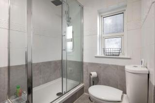 2A - Bright & Airy 2 Bed Flat - 20 Mins to Central - 2