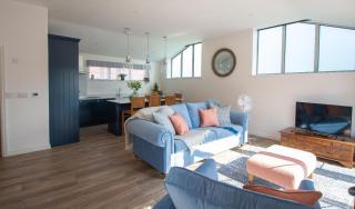 Finwood Green Farm Holiday Cottages-The Calf Shed and The Milk Parlour - Henley-in-Arden - 5