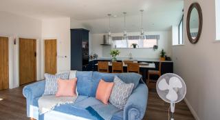 Finwood Green Farm Holiday Cottages-The Calf Shed and The Milk Parlour - Henley-in-Arden - 1