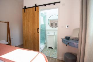 Finwood Green Farm Holiday Cottages-The Calf Shed and The Milk Parlour - 3