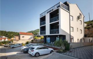 Stunning Apartment In Komarna With Wifi - 3