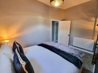 3 BR Home Close to MCR City Centre - 9