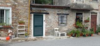 The small waterfall house, la cascatella - Massa - 0