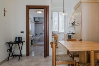 Lighthouse Central Apartment w/ Balcony - La Spezia - 3