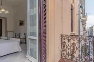 Lighthouse Central Apartment w/ Balcony - La Spezia - 9