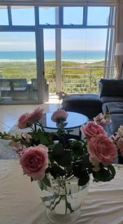 Beachfront 3-bedroom with Robben Island views - 4
