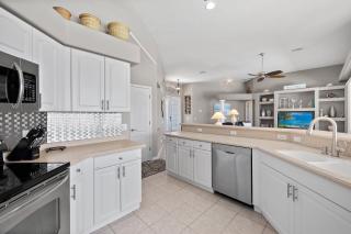 Sunshine Escape - Cape Coral - 9