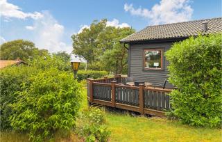 3 Bedroom Nice Home In Väröbacka - Väröbacka - 1