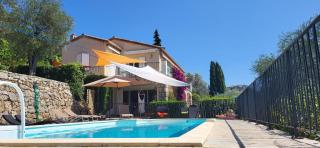 "La Colombe sous les Oliviers" Gîte jusqu'à 4 personnes Réservez sur Boooking Rez de jardin Piscine Vue mer et lac - Spéracèdes - 8