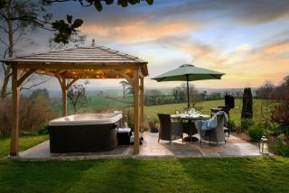 Linhay at East Trenean Farm -Luxury retreat for 2 with stunning rural views, private hot tub and EV charging - 9