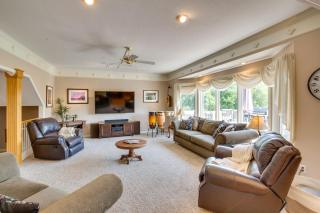 Country Living with Spacious Yard Sibley Home! - - 8