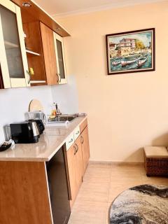 Beachfront Studio Apartment in Marina Dinevi - 4