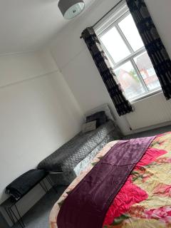Quigley Buildings - Stylish Entire 2 bed House sleeps 5 Wigan - Private Garden - Free parking - Wifi - Secure garden - Pemberton - 9