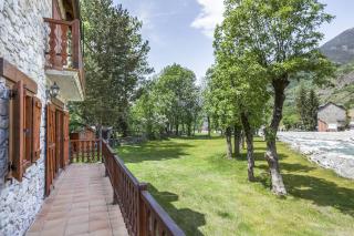 Arties Luxury Apartments con Gran Jardin Comunitario - Arties - 9