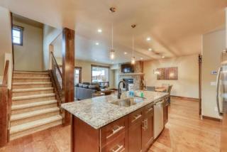 The Alders Townhomes In East Keystone - Luxury 3 Bedroom Den - 1