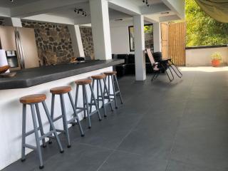 Rustic Charm Cliffside Retreat - Jaibalito - 2