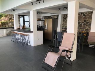 Rustic Charm Cliffside Retreat - Jaibalito - 3