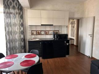 Twin Residence Five - Mamaia - 3