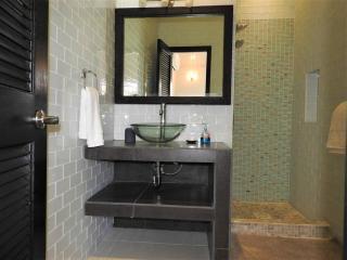 Crystal Waters - Modern Waterfront Villa - King Sized Bed - 235E - 9