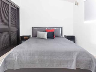 Crystal Waters - Modern Waterfront Villa - King Sized Bed - 235E - 8