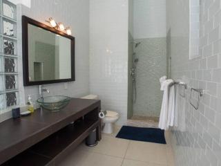 Crystal Waters - Modern Waterfront Villa - King Sized Bed - 235E - 6