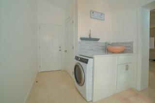 Attractive 3-Bedroom Home - Harbour Breeze - Jolly Harbour - 3