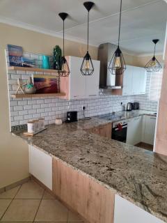 Salty Breeze Self Catering - Swakopmund - 8