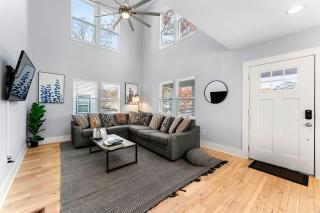 Large Modern Home Centrally located With Hot Tub - Atlanta - 7
