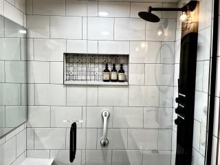 Pet Friendly Graham 2 Bedroom Home Christmas 365 at The Mistletoe Farm - 8