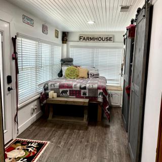 Pet Friendly Graham 2 Bedroom Home Christmas 365 at The Mistletoe Farm - Graham - 4