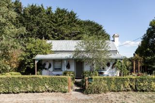 L'Papillon - stylish & moody 1890's cottage - Daylesford - 6