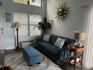 Dolphin Cove Cottage -2-2 Pet Friendly! - 8