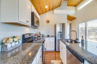 2 Mi to Rainbow Lake Lovely Lakeside Tiny Home - Lake of the Woods - 1