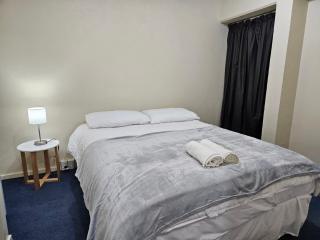 4 Bedrooms, VERY Central Townhouse! - Wellington - 5