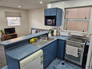 4 Bedrooms, VERY Central Townhouse! - Wellington - 7