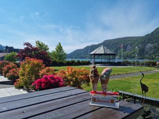 Bremanger Fjord Hotell - Svelgen - 8
