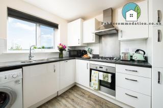 Large 3Bed-Parking & Garden-By FabAccommodation - Bristol - 1