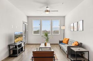 Spacious Westgate CozySuites by stadium with pool 2 - Glendale - 7