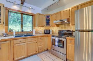 1 Mi to River Cabin with Fire Pit in Milanville! - - 2