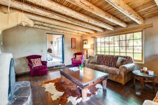 Historic Millicent Rogers Guest House with Hot Tub - Taos - 6