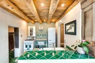 Historic Millicent Rogers Guest House with Hot Tub - Taos - 5