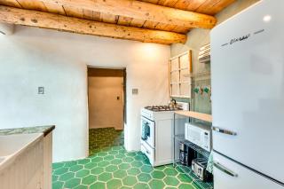 Historic Millicent Rogers Guest House with Hot Tub - Taos - 3