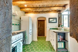 Historic Millicent Rogers Guest House with Hot Tub - Taos - 2