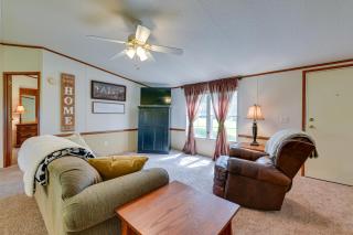 Sunny Florida Escape with Screened-In Patio and Grill! - - 8