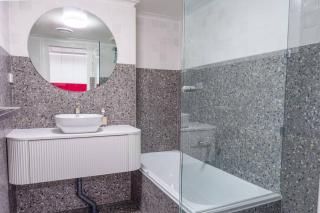 Modern Boutique CBD 2BR 1st Floor Apt - 8