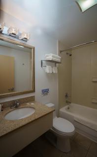 Sky Hotel Flushing/Laguardia Airport - 4