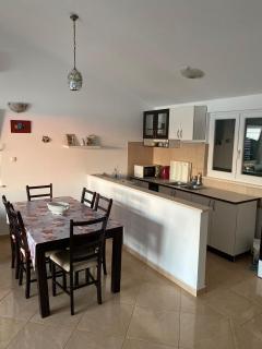 Beachside 2-Bed Bliss! - Blace - 4